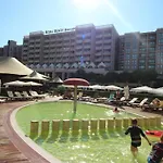 In Royal 5 Pool View סאני ביץ'