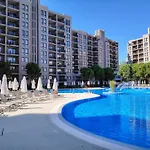דירה In Royal 5 Pool View סאני ביץ'
