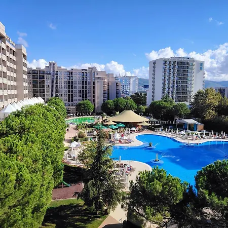 Апартаменты In Royal 5 Pool View Солнечный берег