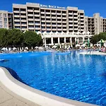 In Royal 5 Pool View Apartman