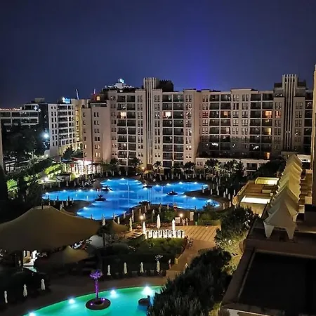 In Royal 5 Pool View דירה