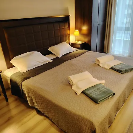 In Royal 5 Pool View Apartment