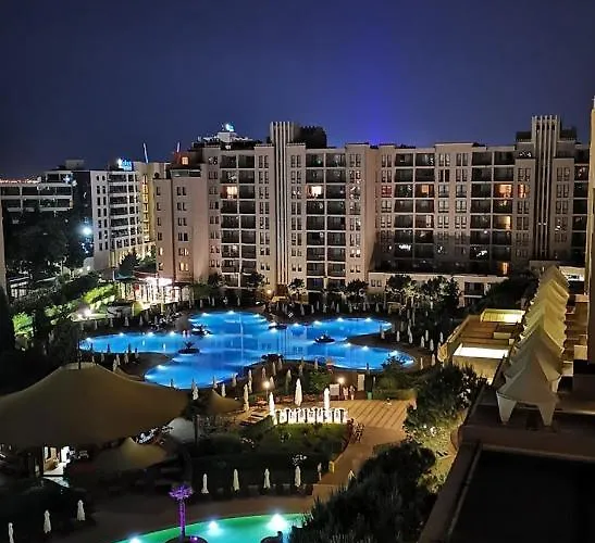 In Royal 5 Pool View Апартамент