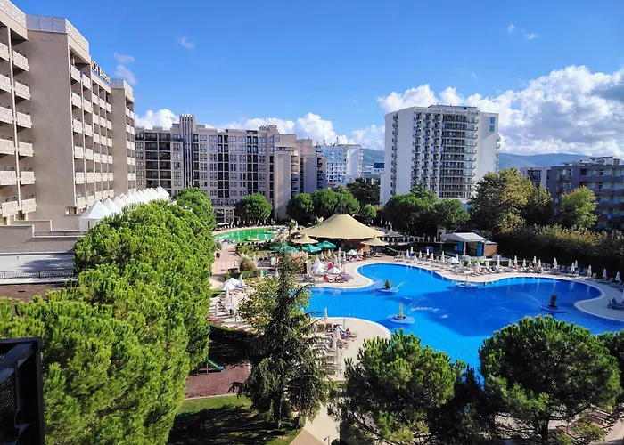 Апартаменти In Royal 5 Pool View Сонячний Берег