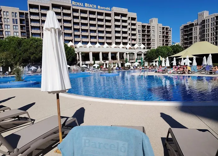 In Royal 5 Pool View