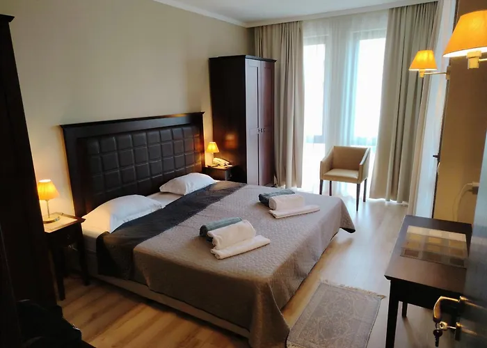 In Royal 5 Pool View