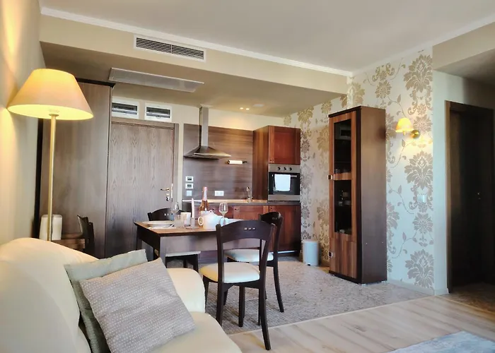 In Royal 5 Pool View Апартамент