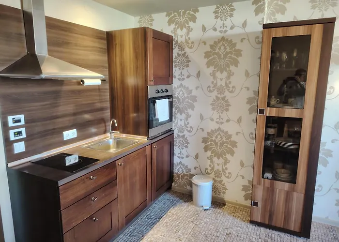 In Royal 5 Pool View