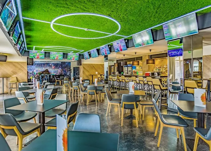 In Royal 5 Pool View