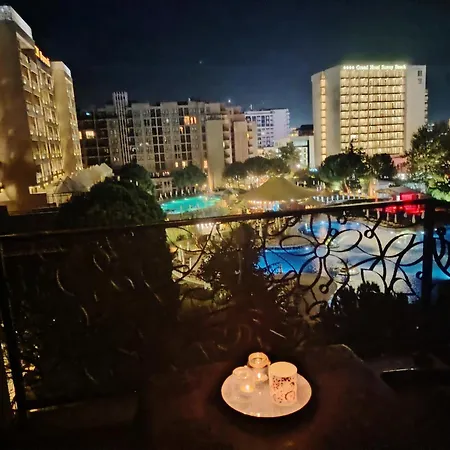 Apartment In Royal 5 Pool View